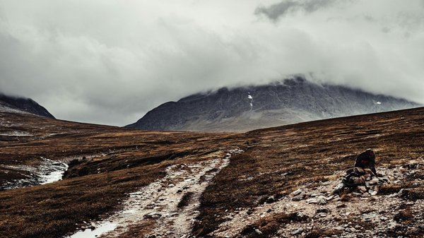 Où trouver les meilleures expériences de randonnée en VTT dans les montagnes des Dolomites?